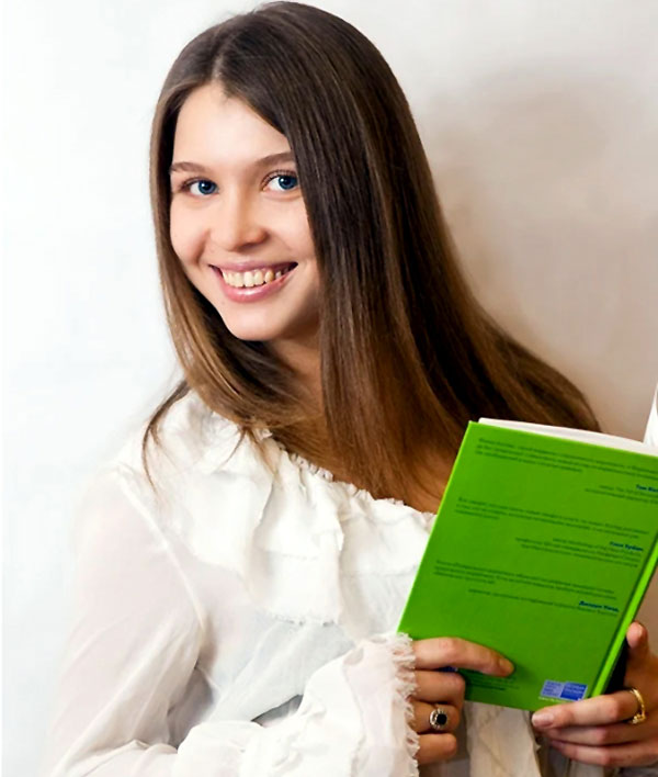 Младшая наследница Мария очень похожа на маму Кокшенова