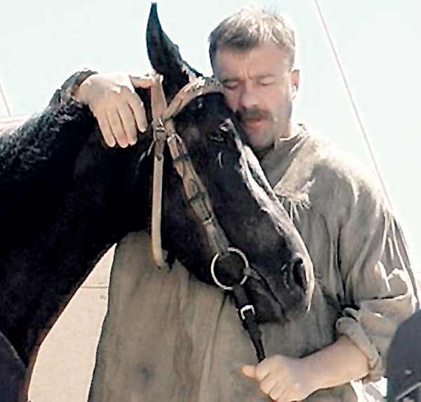 Михаил Пореченков и Симка в сериале «Мурка»