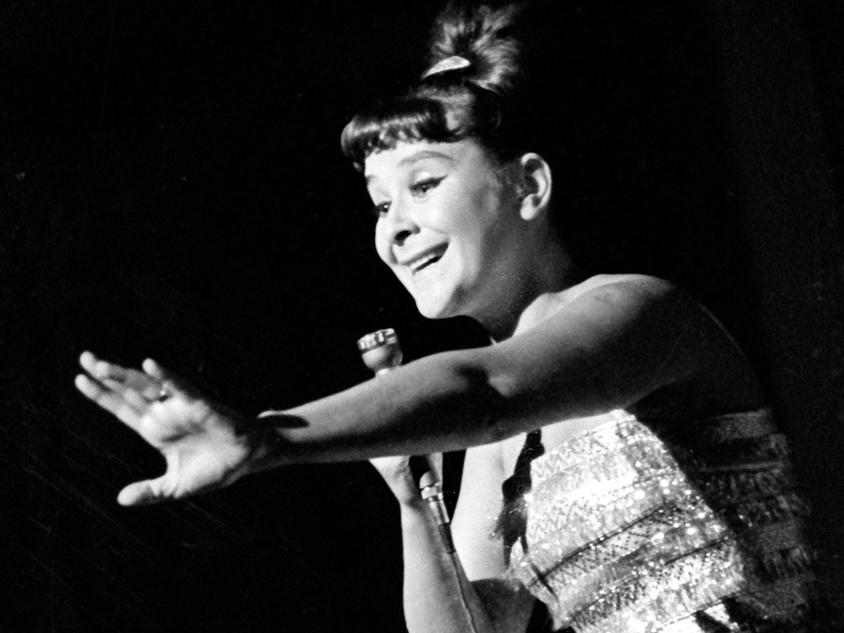 В 1963 году с песней «Пусть всегда будет солнце» Тамара получила Гран-при фестиваля в Сопоте