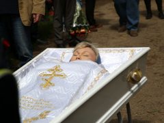Юлия Норкина в гробу. Фото: Борис Кудрявов