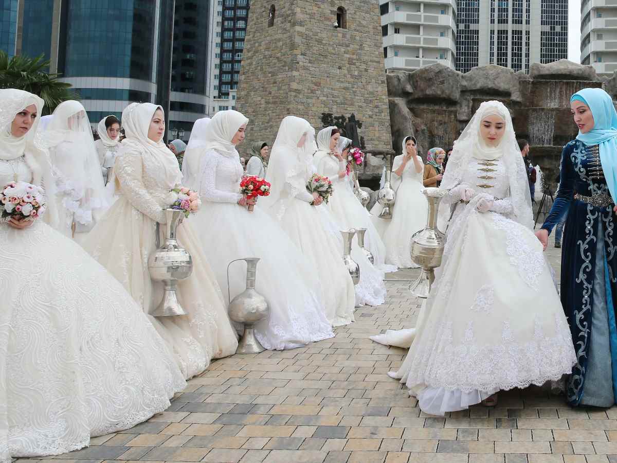В Чечне женихам заплатят по 50 тысяч на выкуп невест
