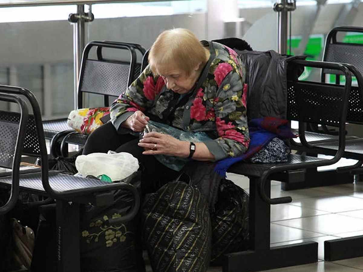 Людмила Лисицына уже семь лет живет в аэропорту и отказывается уезжать от туда