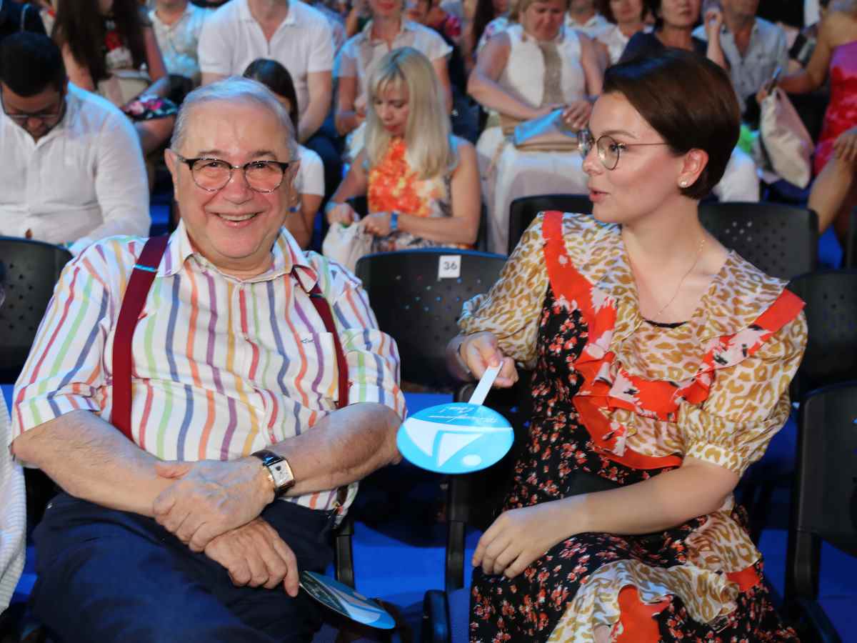 Татьяна Брухунова всеми силами доказывает, что она живет вместе с Петросянам