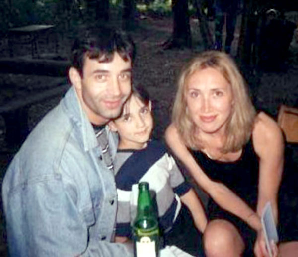 Дмитрий поддерживал отношения с Даней и его мамой Ларисой Блажко, даже когда они жили в Канаде