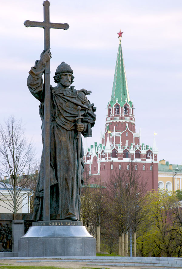 Князь Владимир крестил Русь в 988 году