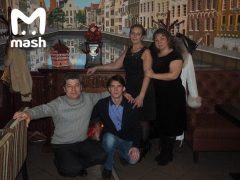 Фото погибшего в аварии с Ефремовым Сергея Захарова с семьей. Фото: Мэш