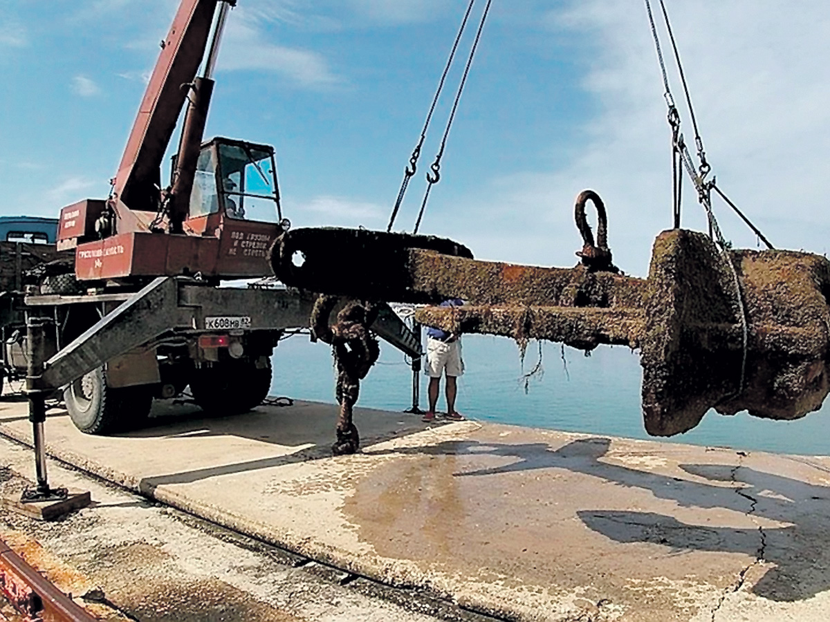 Операция по подъему реликвии заняла несколько дней