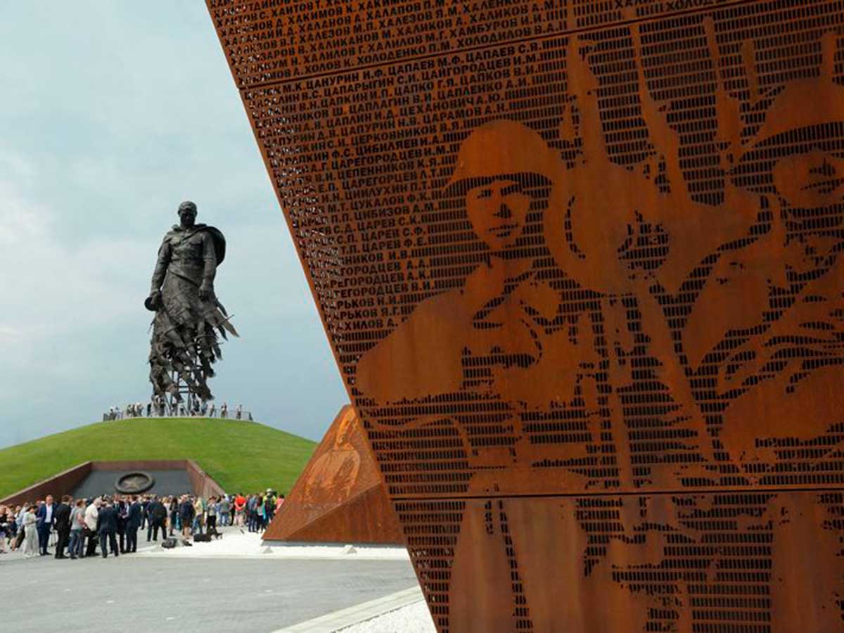 Путин на открытии Ржевского мемориала: «Невозможно без боли думать о тех потерях, которые понесла здесь Красная армия»