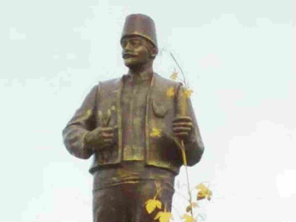 Памятник Ленину переделали в болгарина