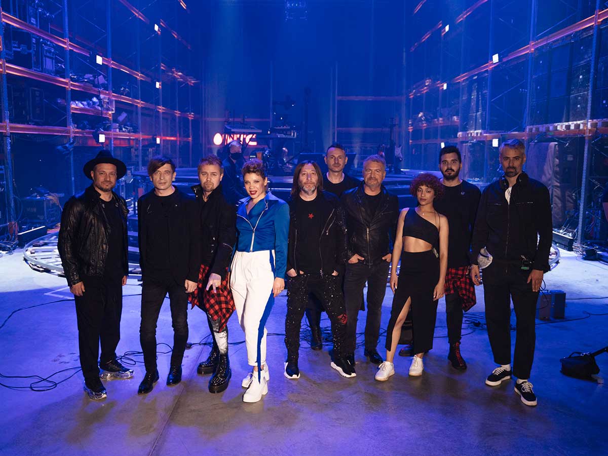 Новая версия культовой песни прозвучала в финале первого шоу проекта "Куртки Кобейна"