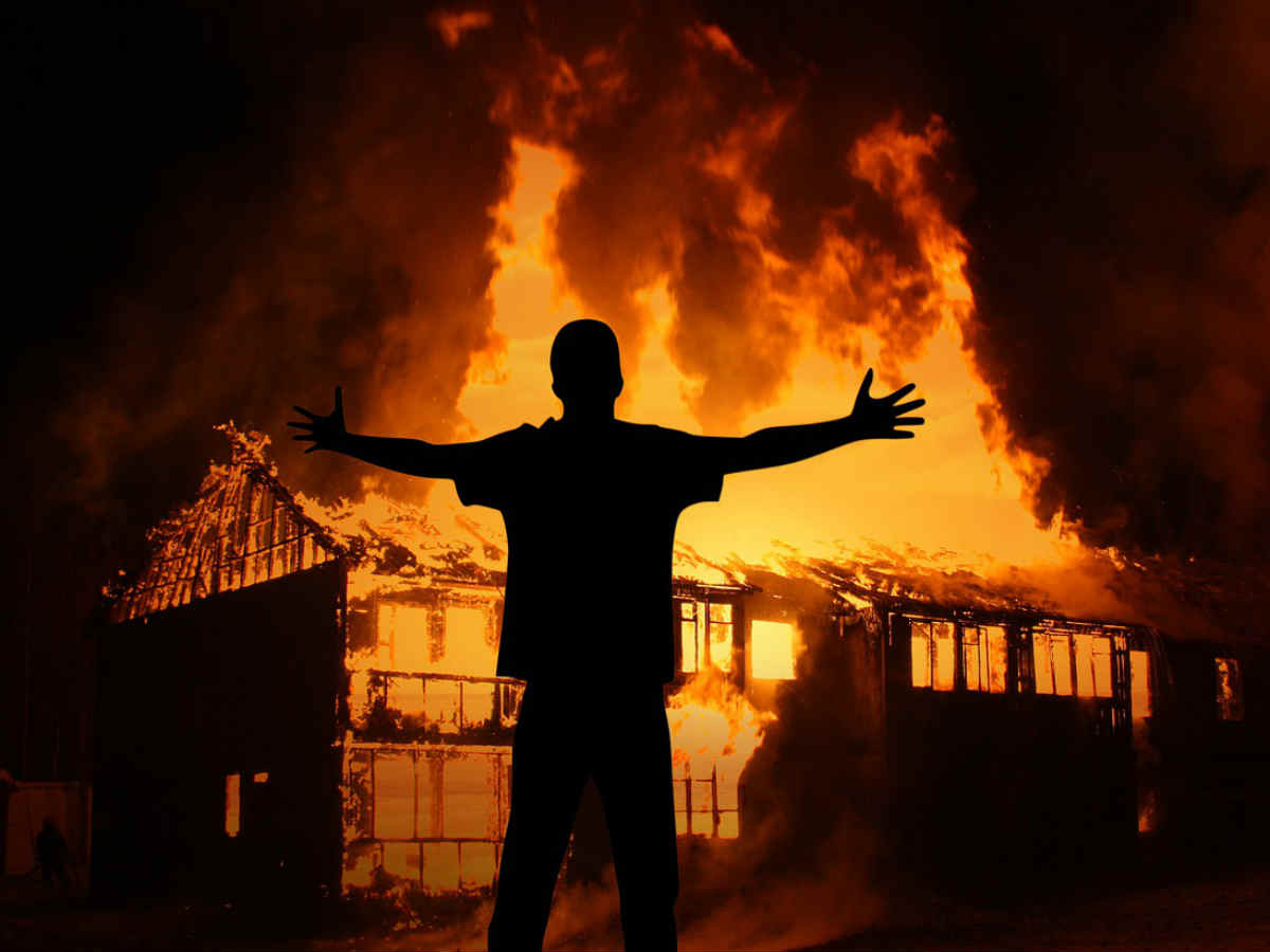 Россиянин спалил дом своей бывшей супруги