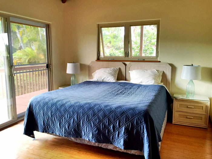 В хозяйской спальне нет ничего лишнего