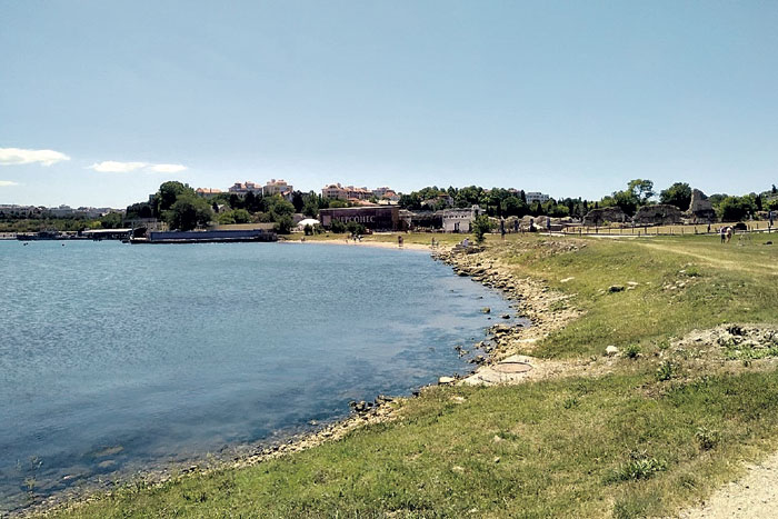 На дне Карантинной бухты раскопали гончарную мастерскую, а в Казачьей нашли посуду времен Крымской войны