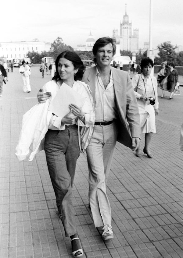 Американский певец Дин Рид, бежавший от политического преследования в США, жил в Восточном Берлине с женой-немкой Ренатой Блюме