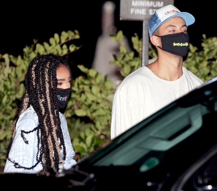 В ресторан Винни с бойфрендом пришли в шелковых масках за $200