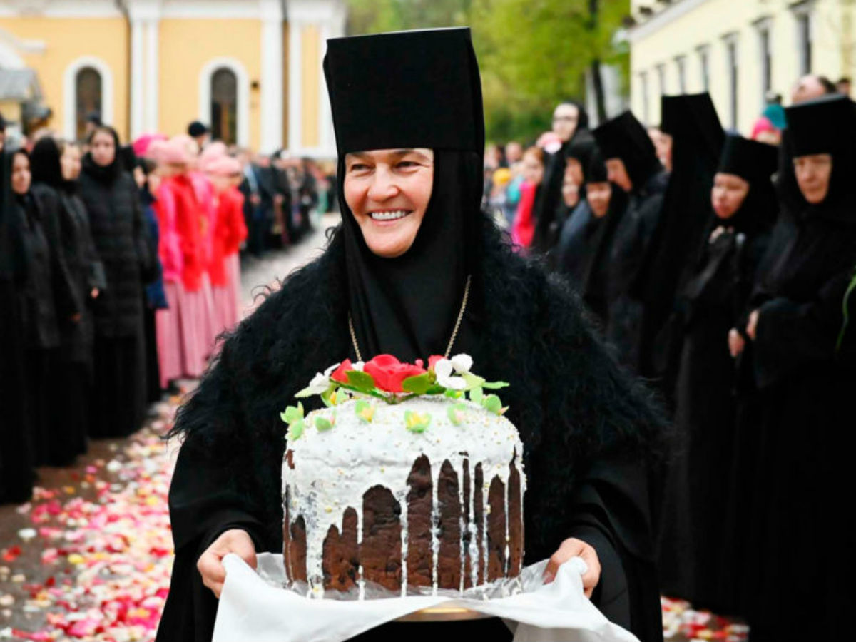 Настоятельница московского монастыря ездит «Меседесе»
