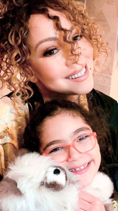 На днях Мэрайя выставила в Instagram* трогательное фото с 9-летней дочерью Монро (от Ника Кэннона у певицы есть еще сын Мороккан)