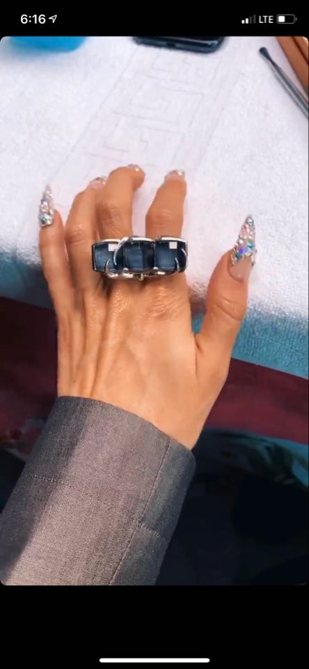 Маникюр Лободы