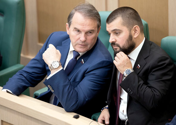 Сергей Мамедов (слева) с коллегой по Совету Федерации Игорем Морозовым