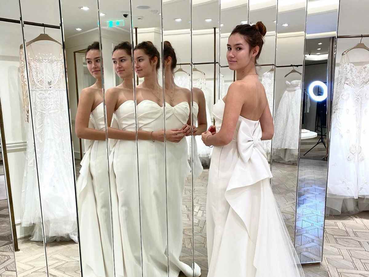 Дина Немцова примерила свадебное платье