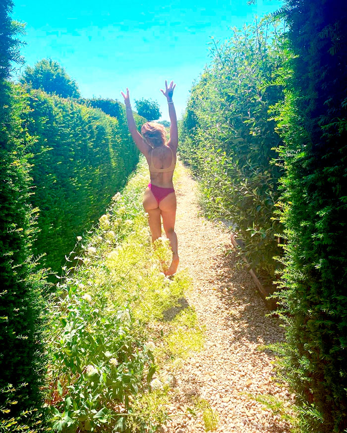 Во время вынужденного безделья Рите удалось сохранить точеную фигурку