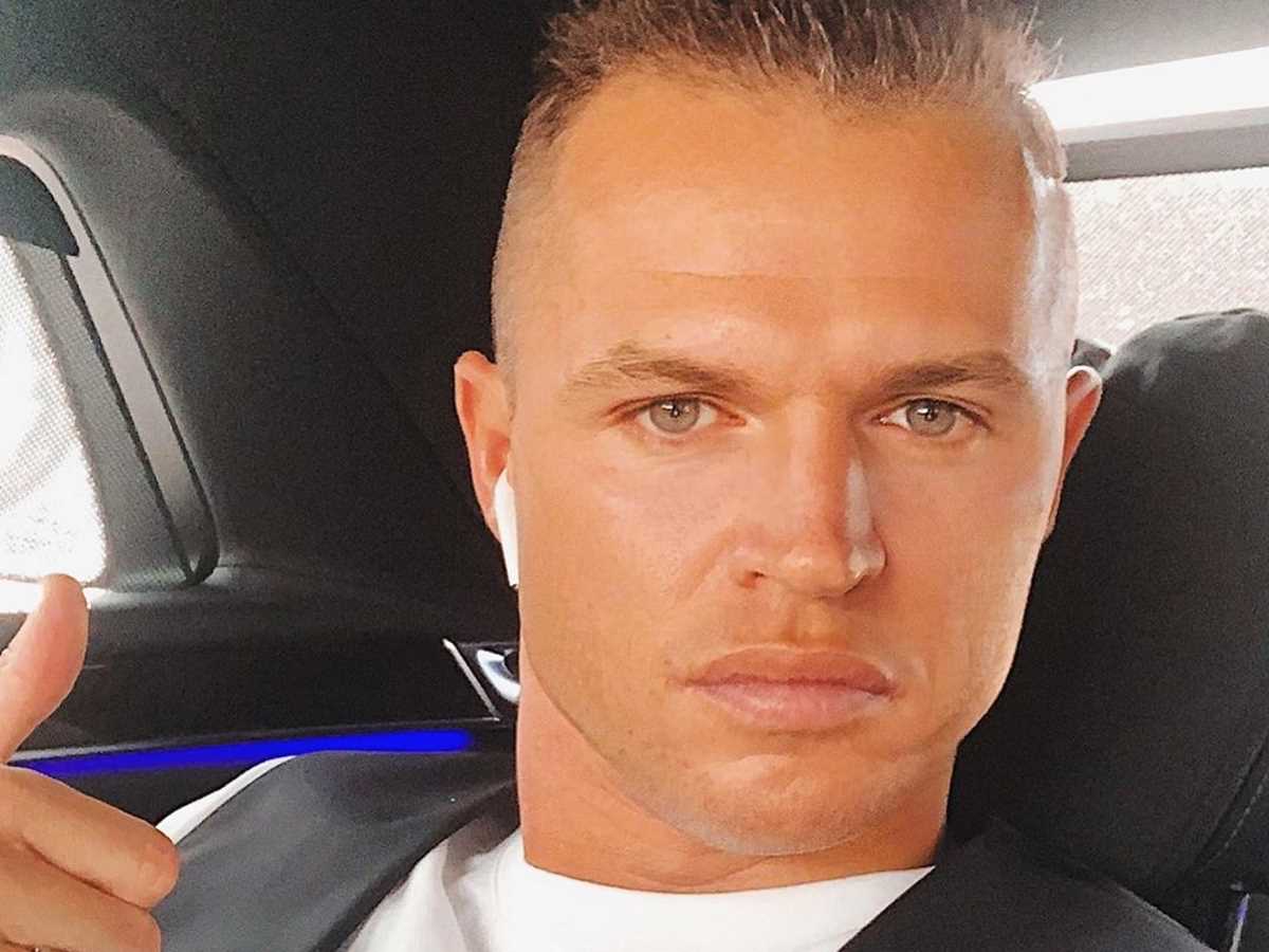 Дмитрий Тарасов устроил дебош в самолете