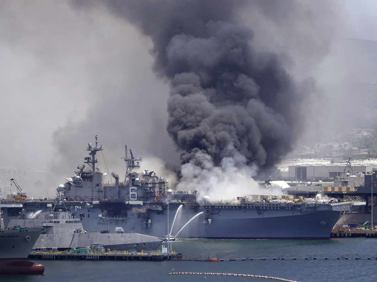 Пожар на корабле ВМС США