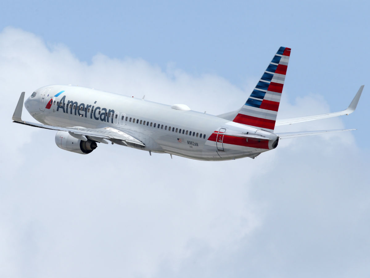 American Airlines сокращает сотрудников