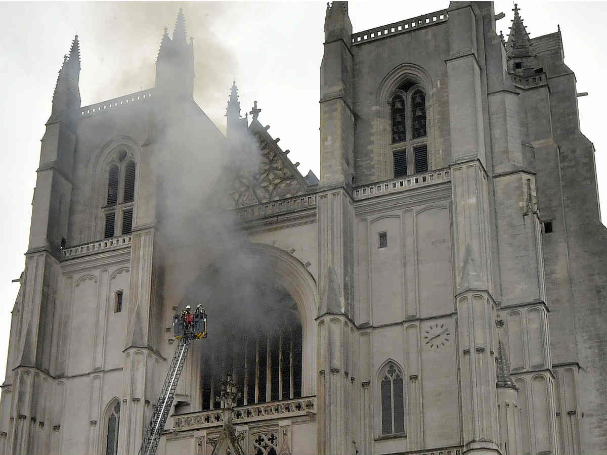 Во Франции задержали подозреваемого по делу о пожаре в соборе
