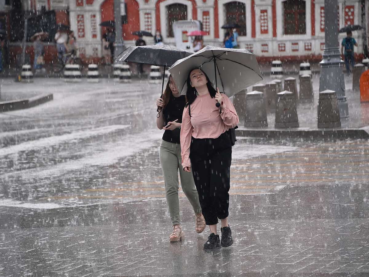 Москва был ли дождь. Дождливый день в Москве. Дождь в Москве. Летний дождь в Москве. Дождь и град в Москве.