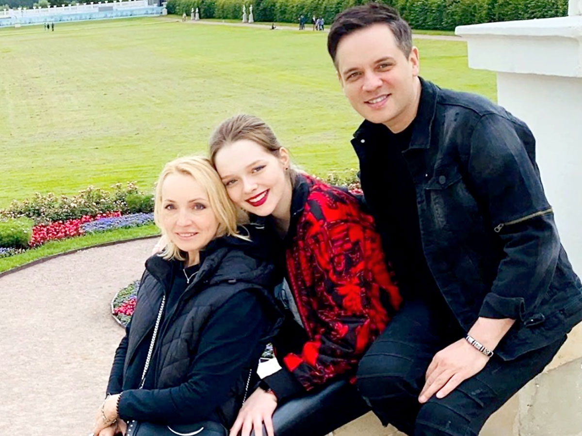 Саша считает жену идеальной и все свободное время посвящает ей и их Вике