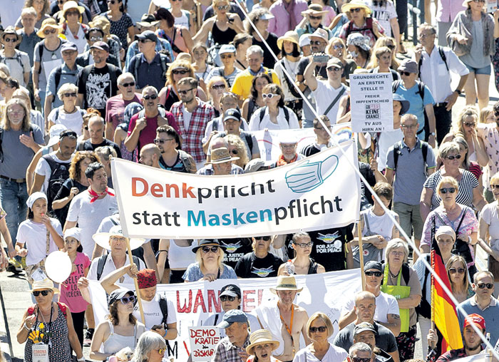 Законопослушные немецкие бюргеры бастуют против обязательного ношения медицинских повязок в общественных местах