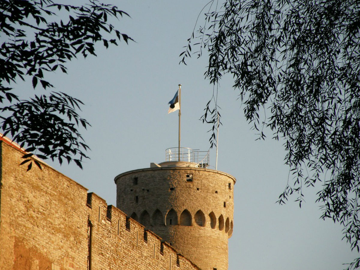 В Эстонии установили памятник нацисту Эльмару Илпу