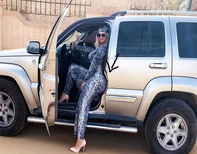 Красотка подправила свою фигуру в ущерб машине