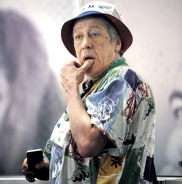 Михаил Олегович никогда не был орлом, но за водкой и пивом летал быстро