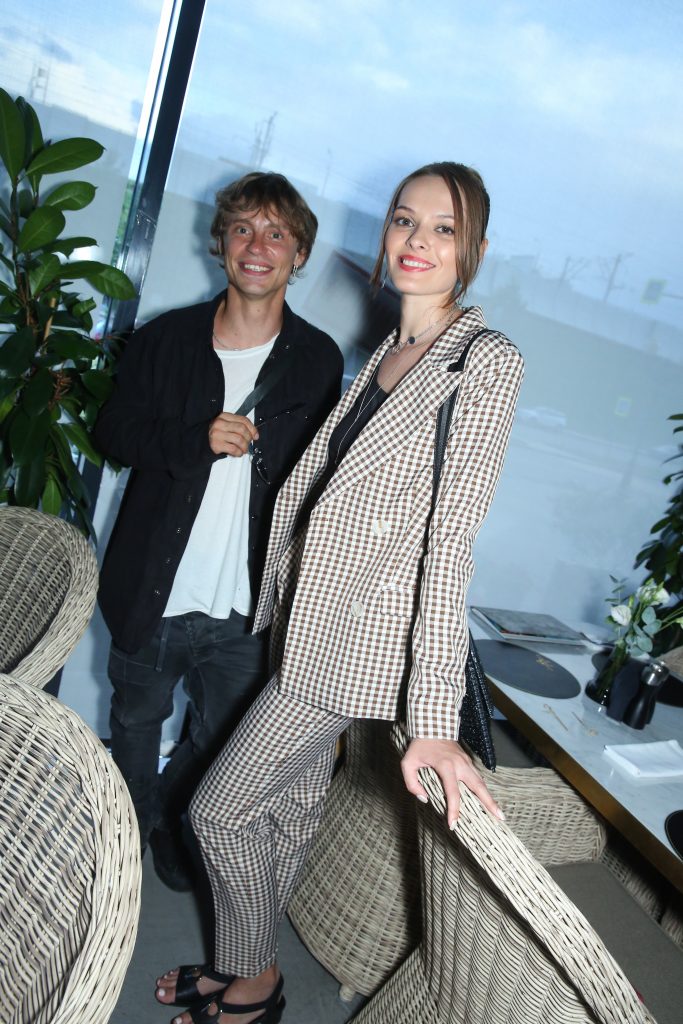 Александр Головин вышел в свет с новой возлюбленной