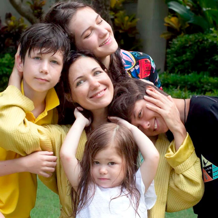 Климова со всеми своими детьми от разных мужчин