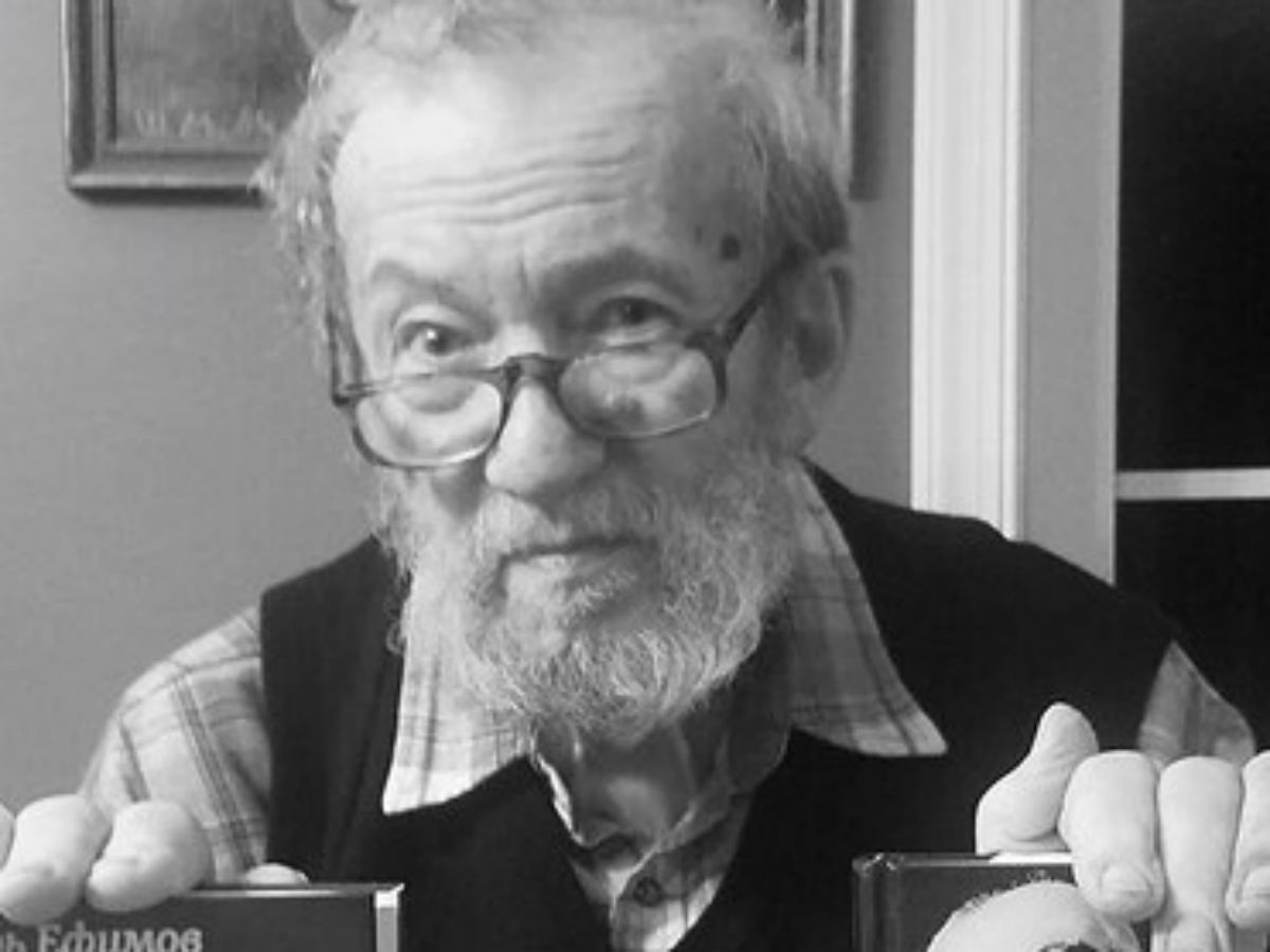 Умер писатель Игорь Ефимов