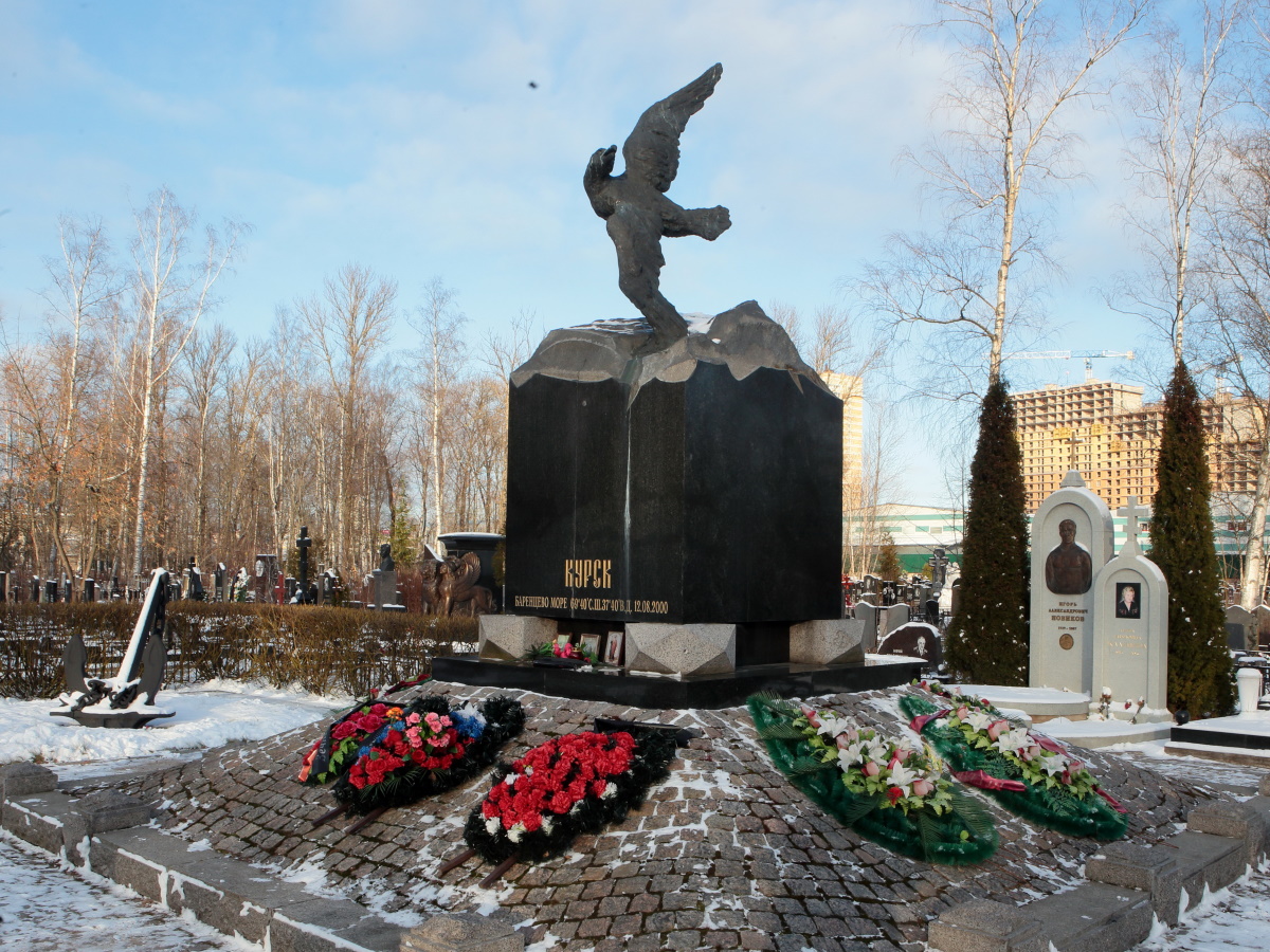 В России вспоминают моряков, погибших на подлодке "Курск"
