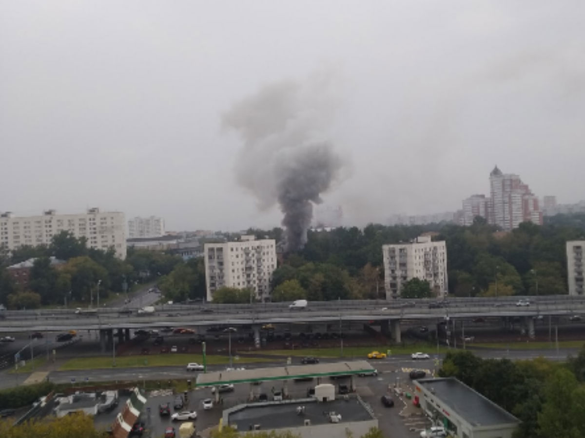 Пожар в Москве на улице Кубинка