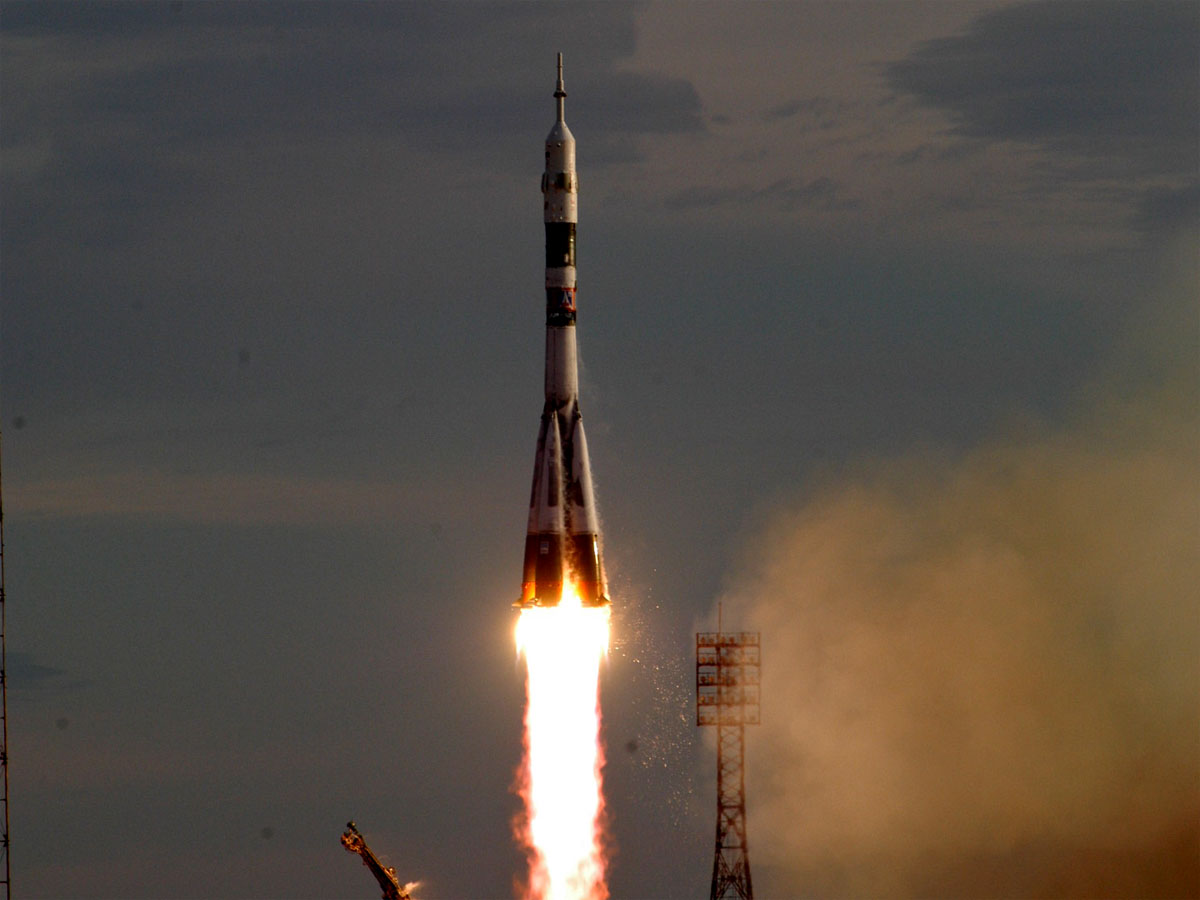 Рогозин предложил раскрасить ракеты в цвета народных промыслов