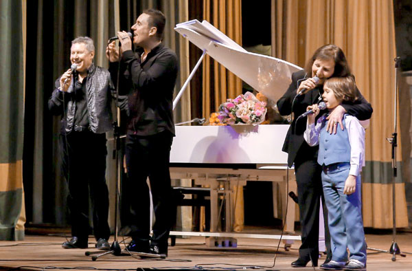 Семейный подряд: Сергей и Татьяна с сыном и внуком