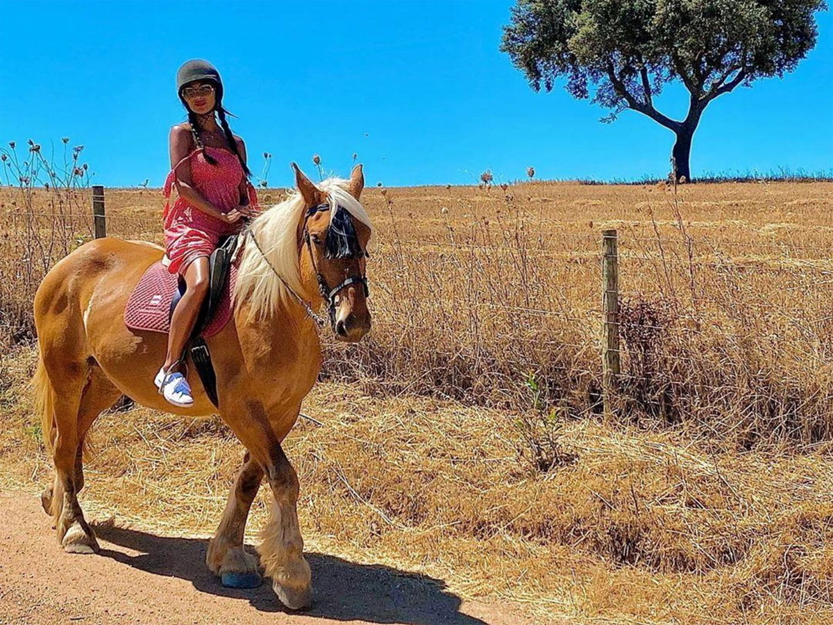 В седле Шерзингер держится уверенно