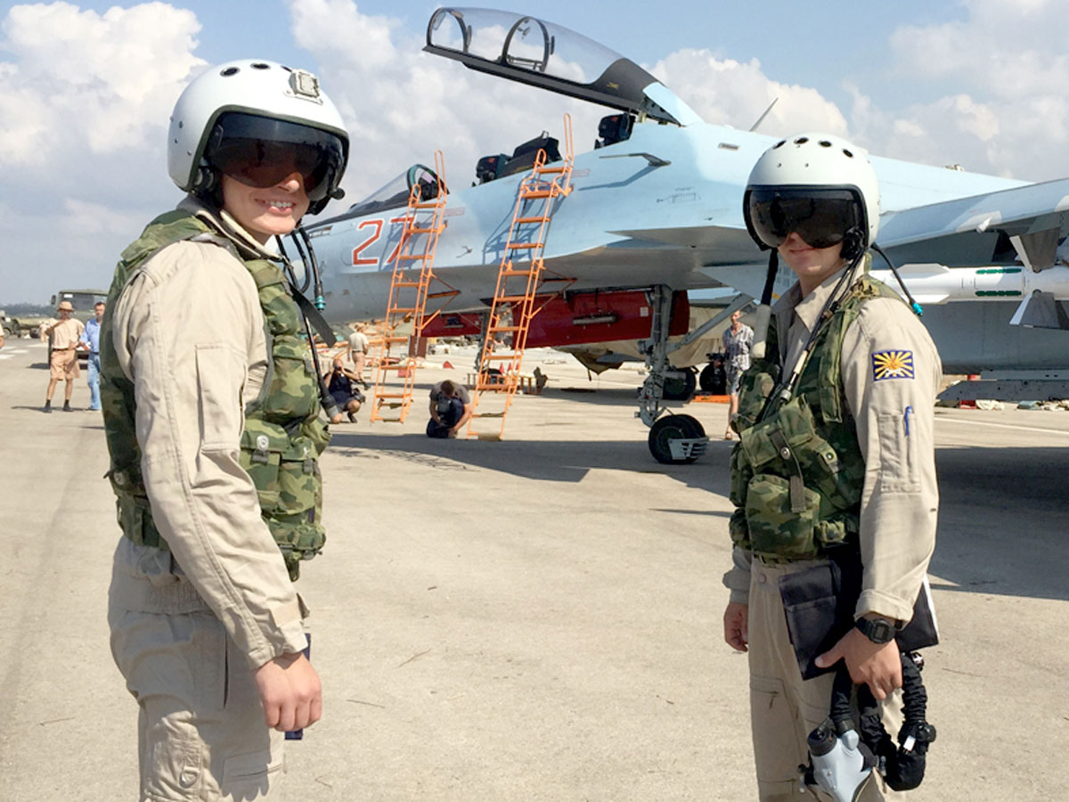 Бравые российские летчики перед вылетом с аэродрома «Хмеймим»
