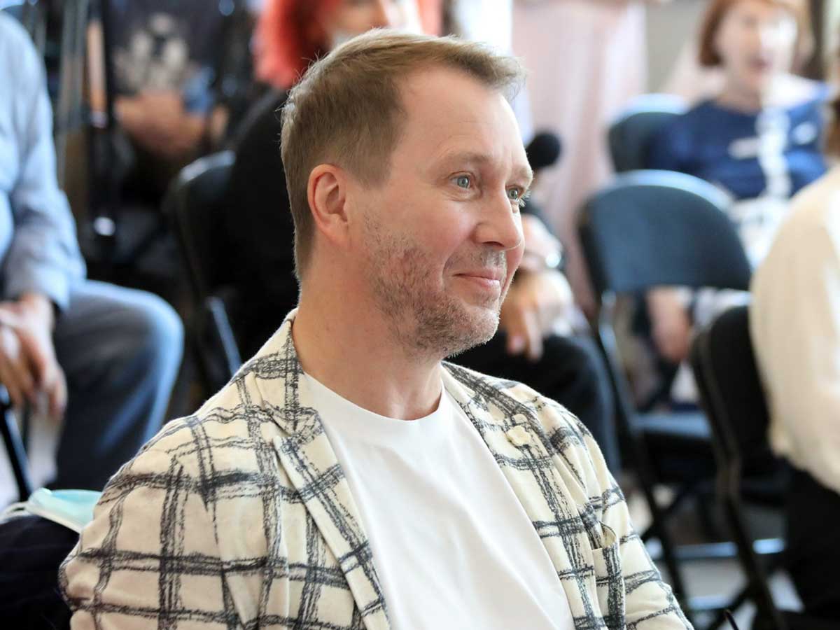 Евгению Миронову подарили самовар