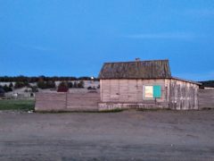 Жителей Песчаной попросили освободить дома, в которых они прожили много лет. Фото Татьяны Вокиной