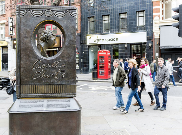 Мемориал писательницы в Лондоне на Крэнборн-стрит