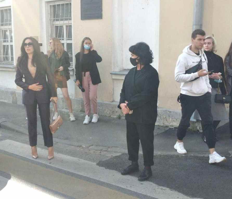 Надежда Бабкина облачилась во все черное на прощании с Борисовым