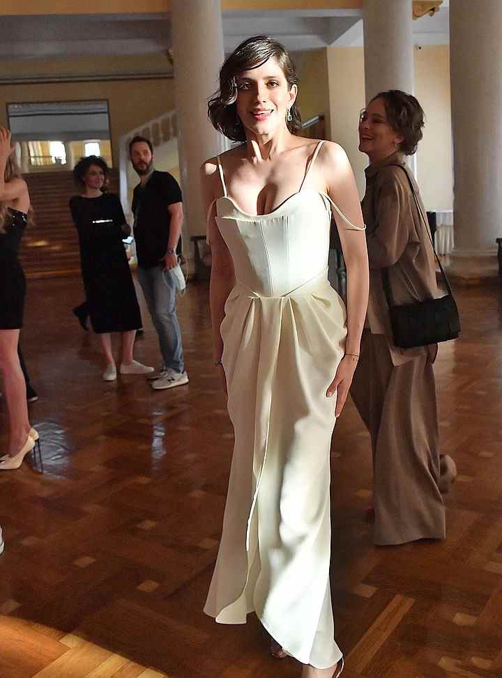 Анна Чиповская примерила шикарный наряд 