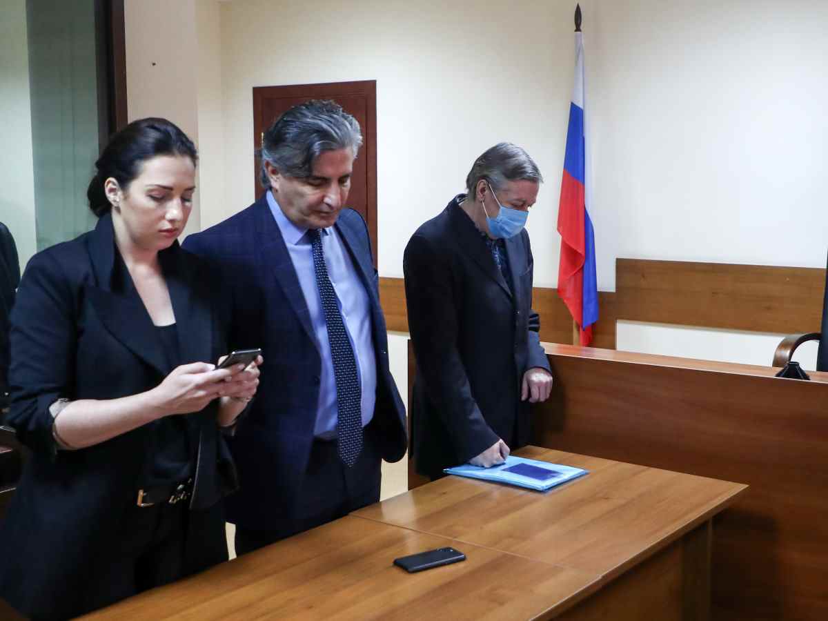 Актер Михаил Ефремов, его адвокаты Эльман Пашаев и Елизавета Шаргородская Свидетелям защиты Ефремова может грозить уголовное наказание